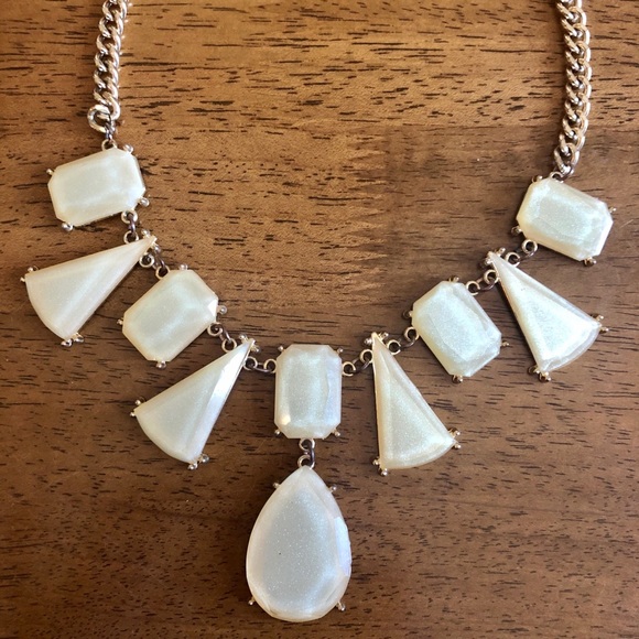 Gold and ivory/cream statement necklace - Picture 2 of 2